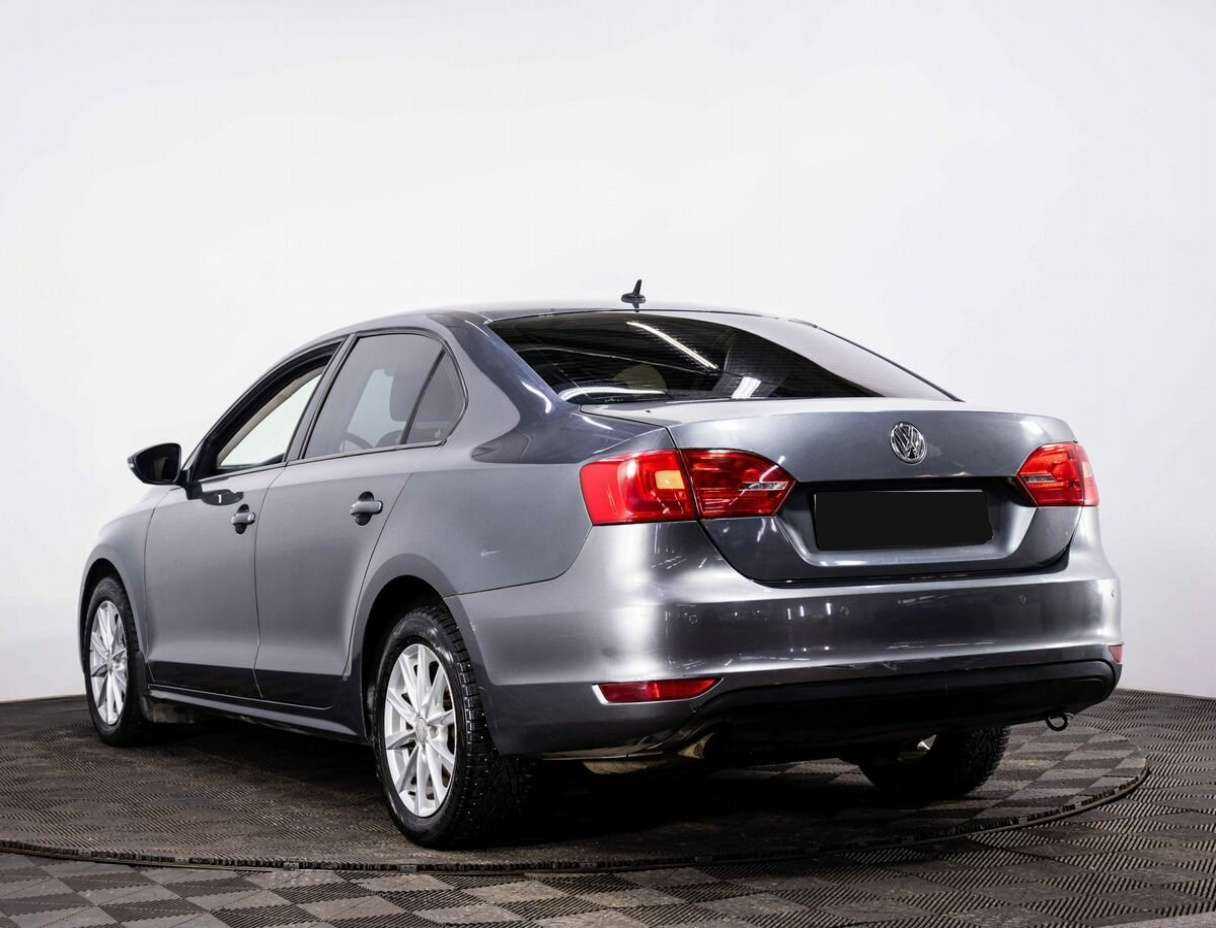 Volkswagen Jetta, 2012 - фото №4