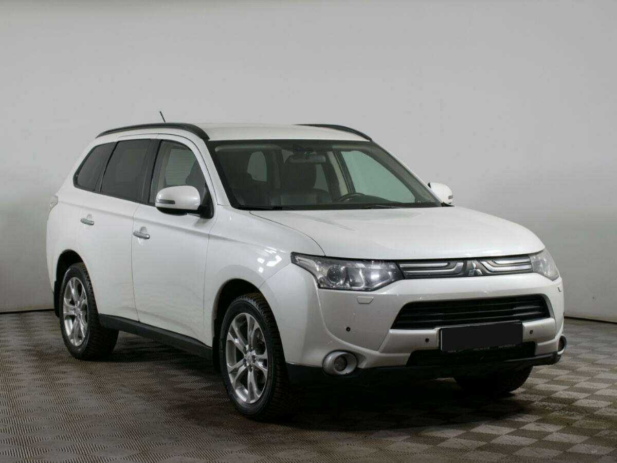 Mitsubishi Outlander, 2013 - фото №3