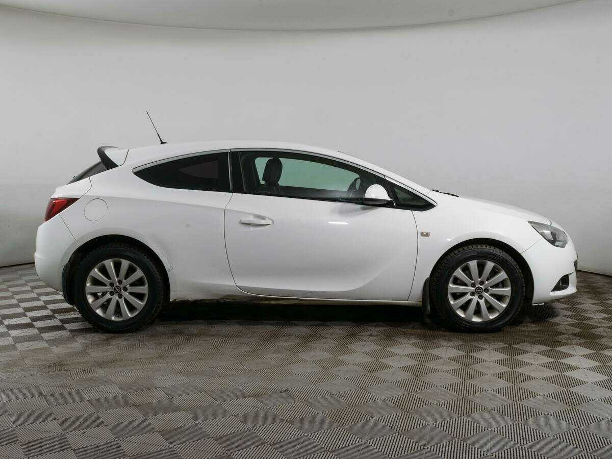 Opel Astra GTC, 2012 - фото №4