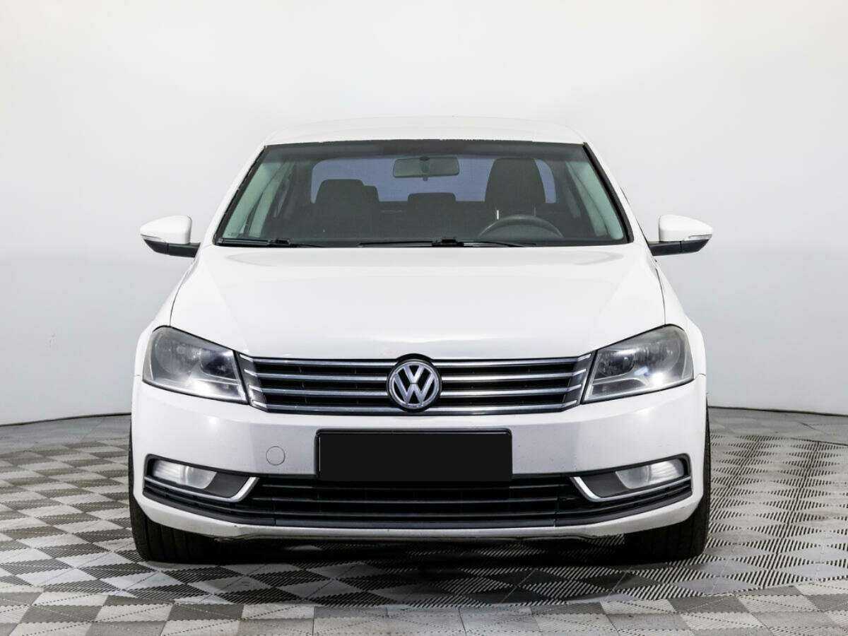 Volkswagen Passat, 2012 - фото №2