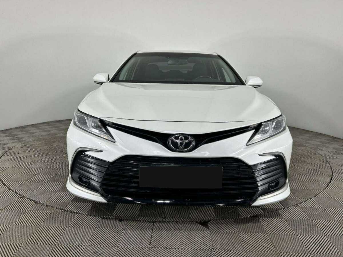 Toyota Camry, 2021 - фото №2