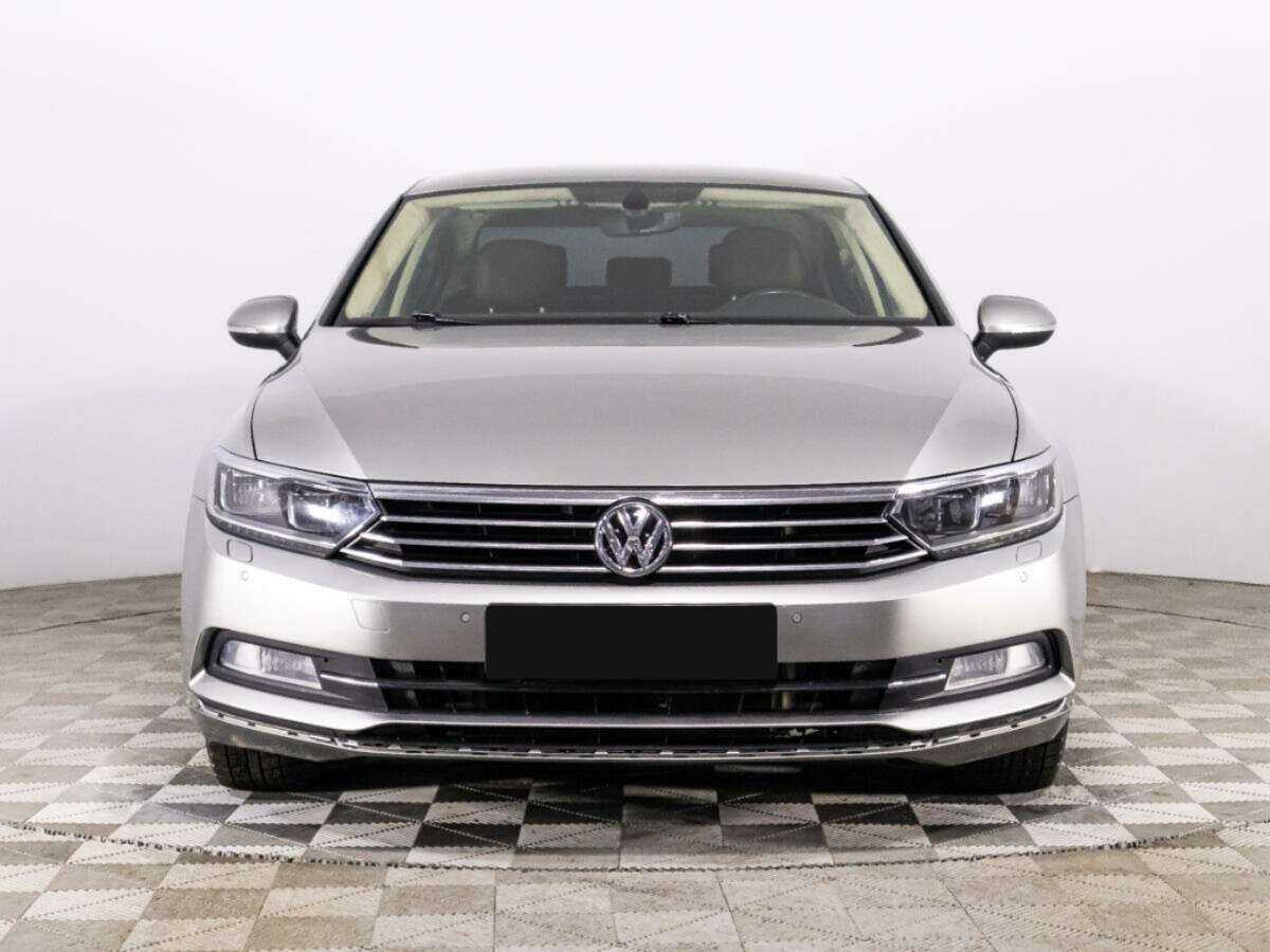 Volkswagen Passat, 2017 - фото №2
