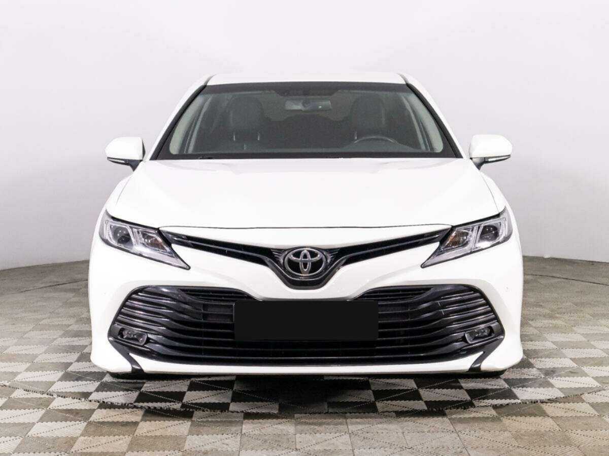 Toyota Camry, 2019 - фото №2