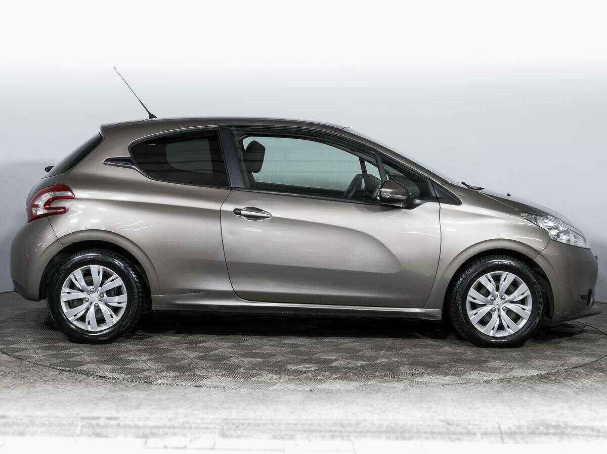 Peugeot 208, 2013 - фото №4
