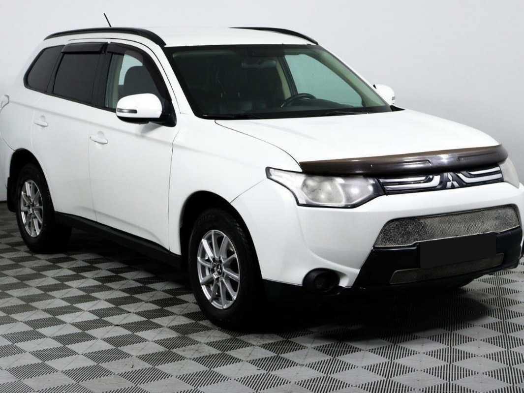 Mitsubishi Outlander, 2013 - фото №3