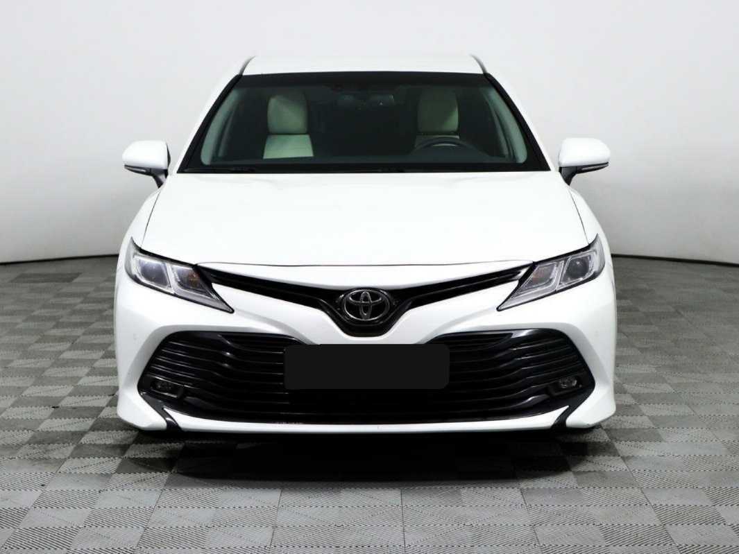 Toyota Camry, 2019 - фото №2