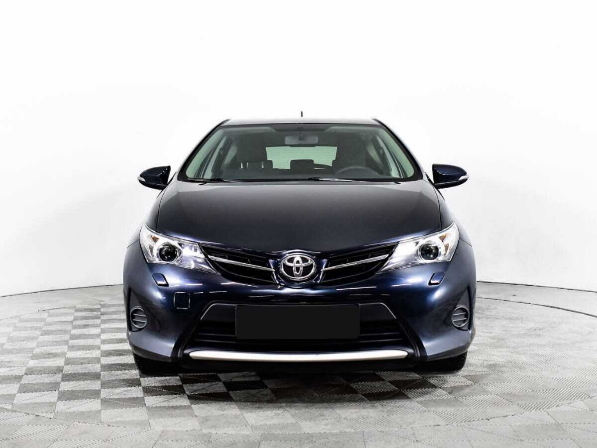 Toyota Auris, 2013 - фото №2