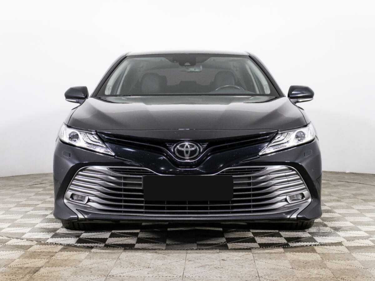 Toyota Camry, 2018 - фото №2