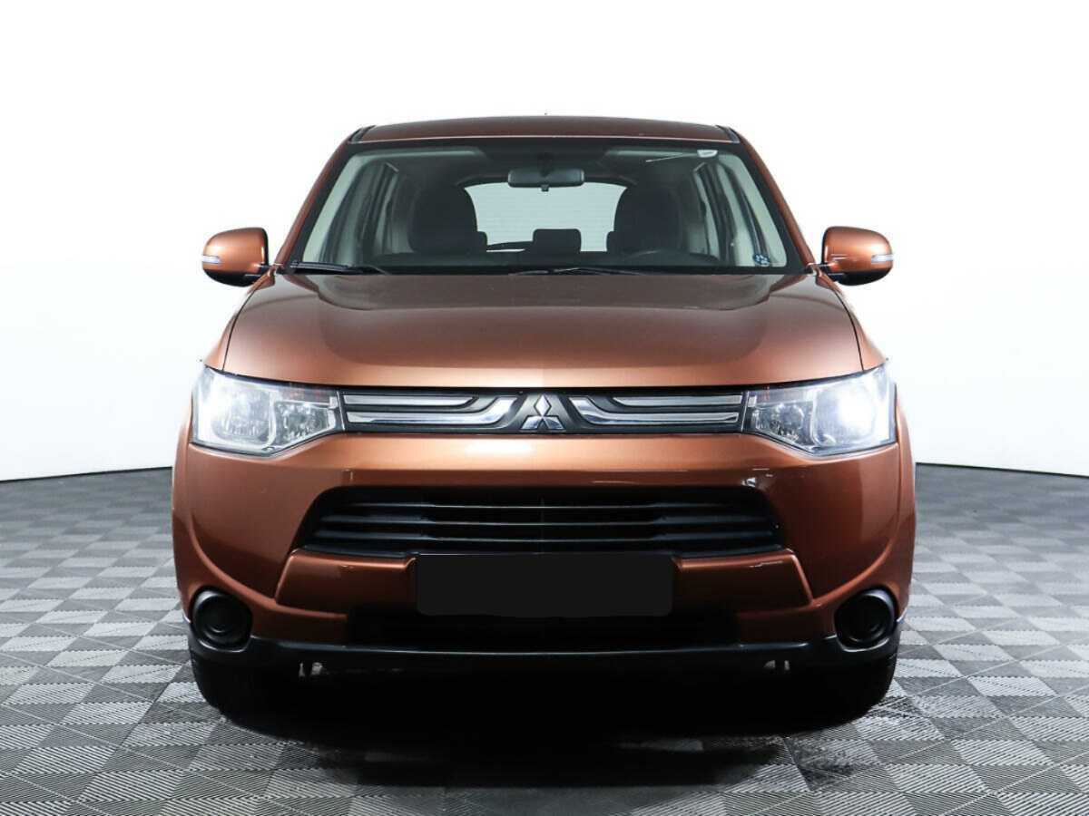 Mitsubishi Outlander, 2012 - фото №2