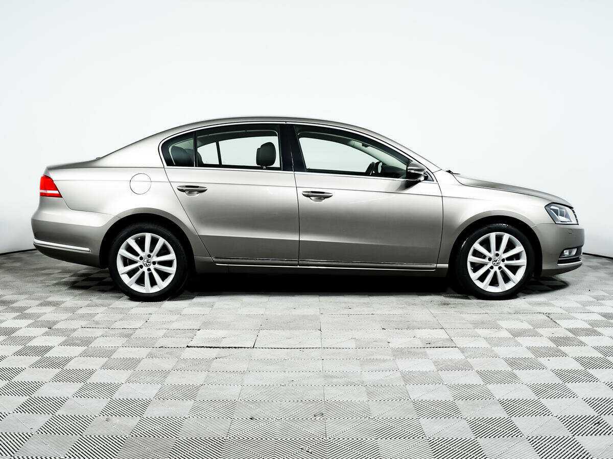 Volkswagen Passat, 2012 - фото №4
