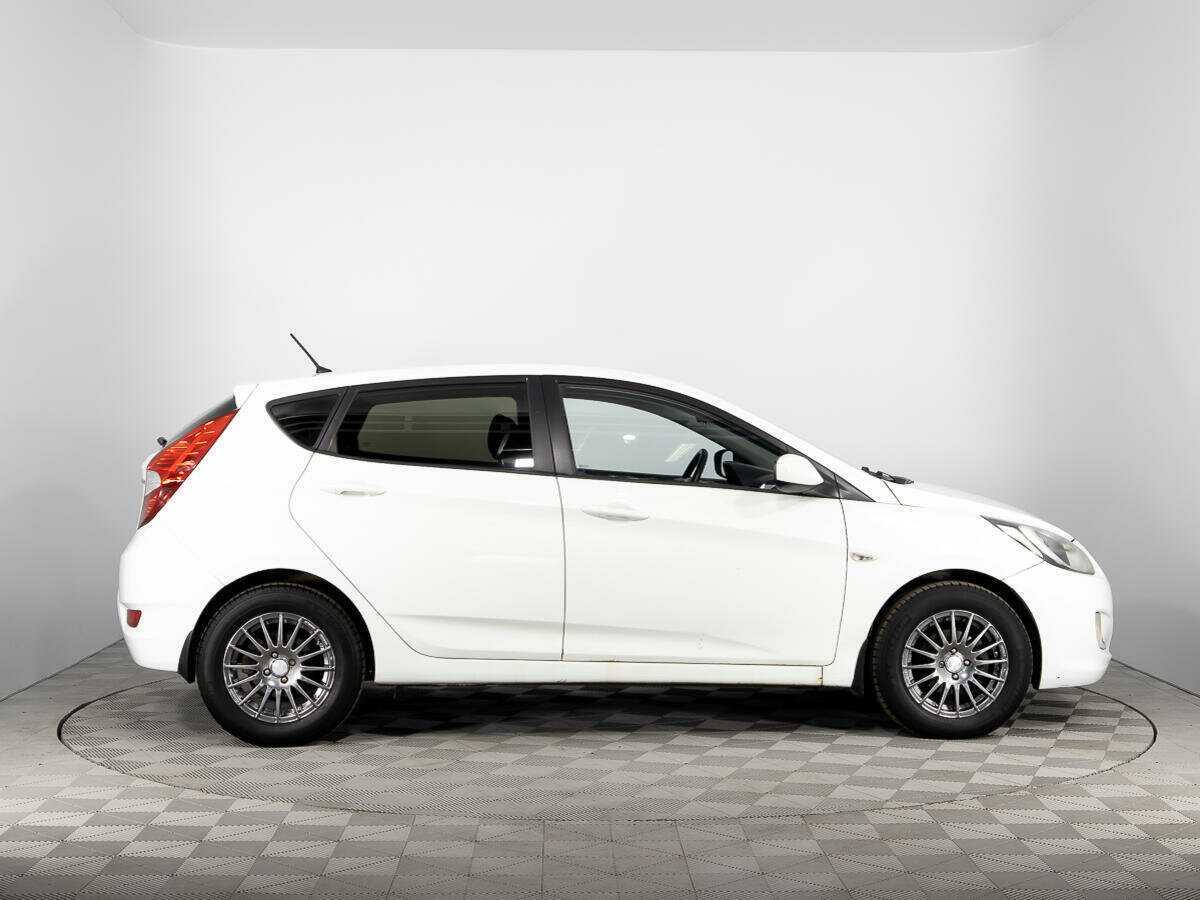 Hyundai Solaris, 2012 - фото №4