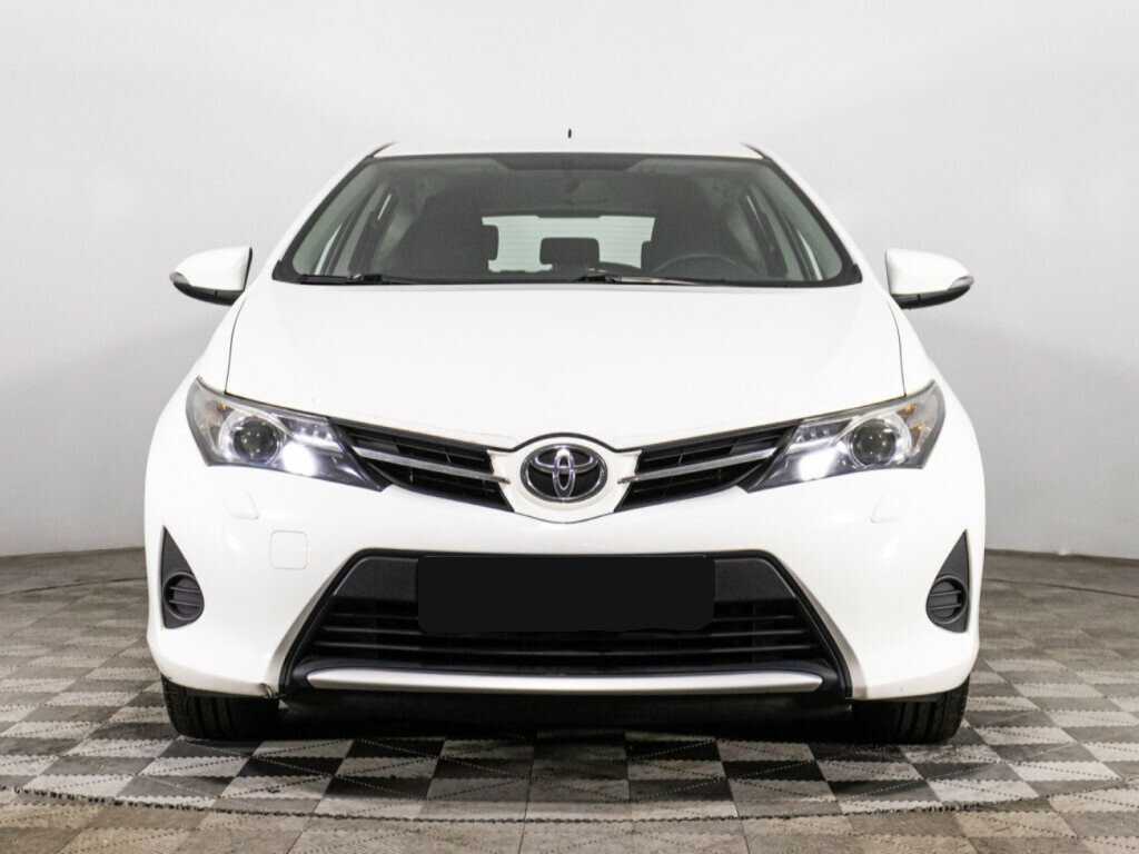 Toyota Auris, 2014 - фото №2
