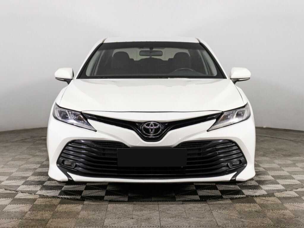 Toyota Camry, 2018 - фото №2