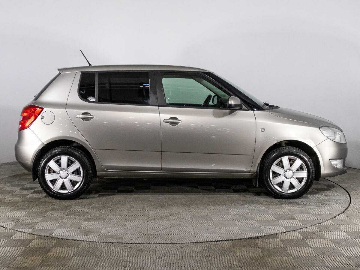 Skoda Fabia, 2012 - фото №4