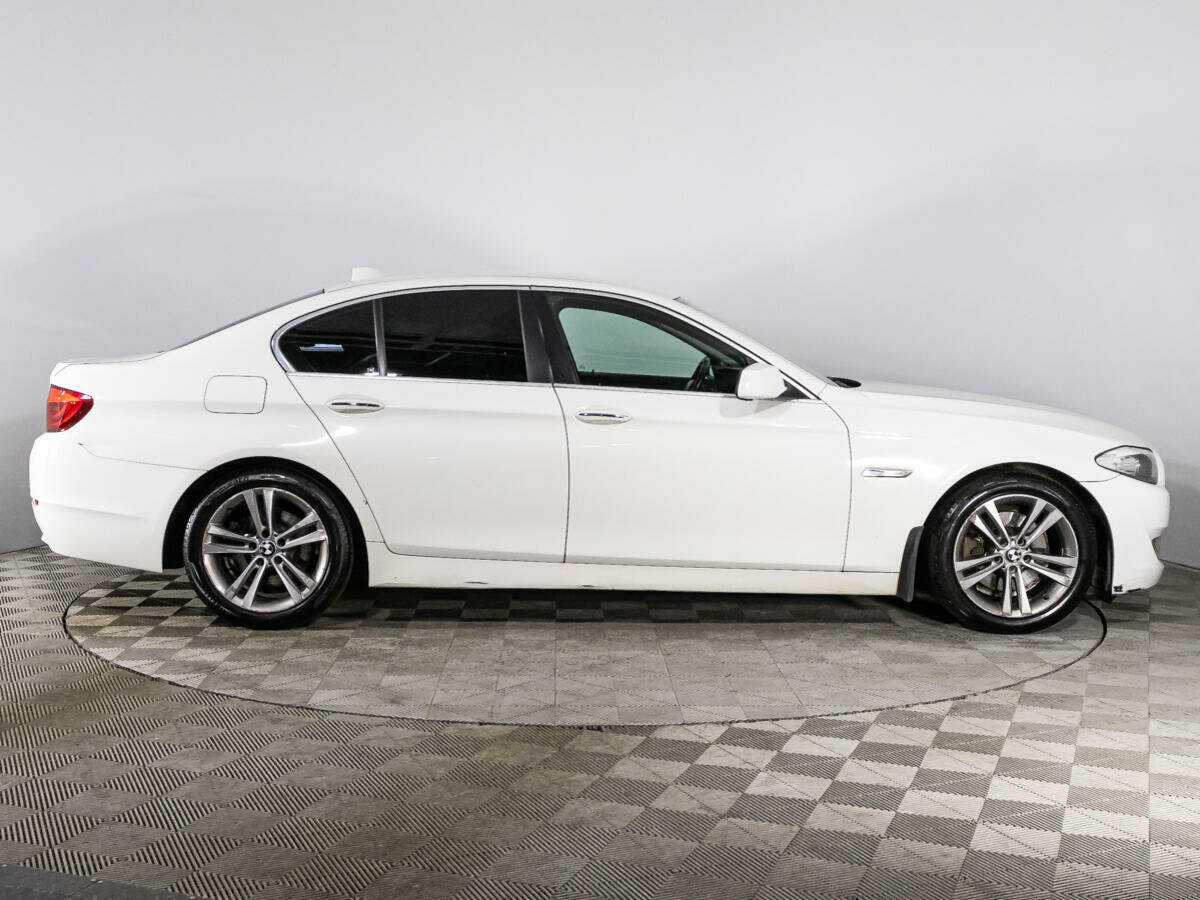 BMW 5 серии 520i, 2012 - фото №4