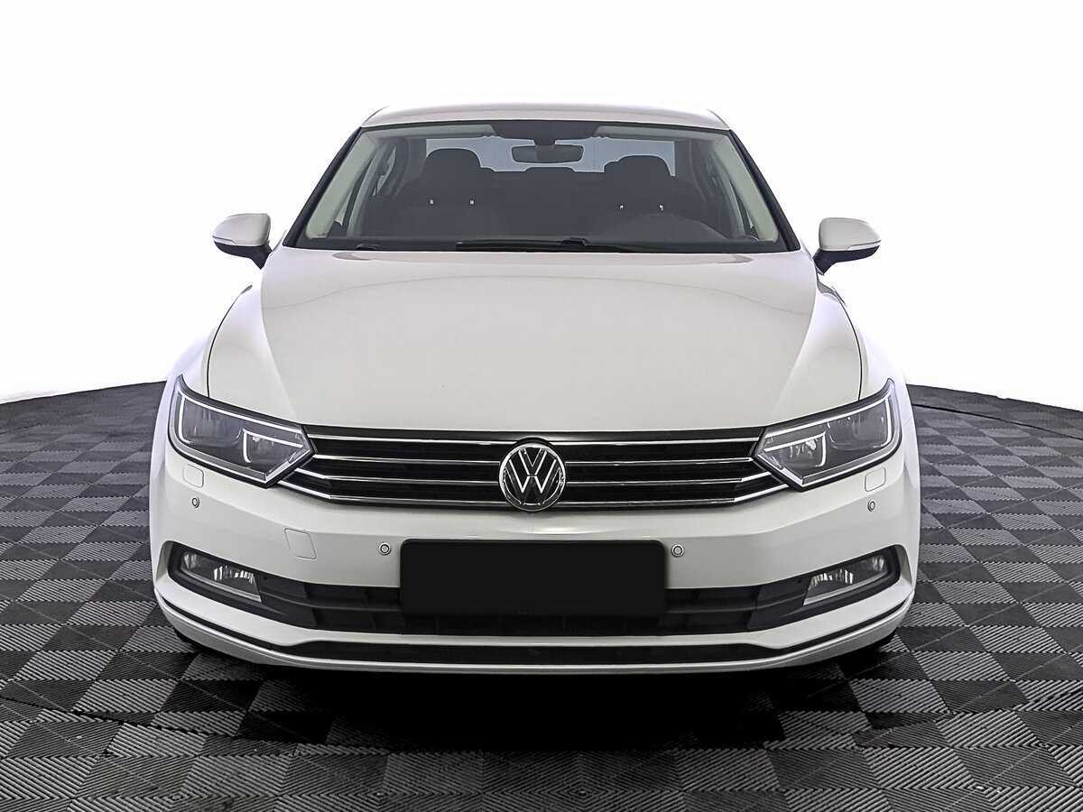 Volkswagen Passat, 2017 - фото №2