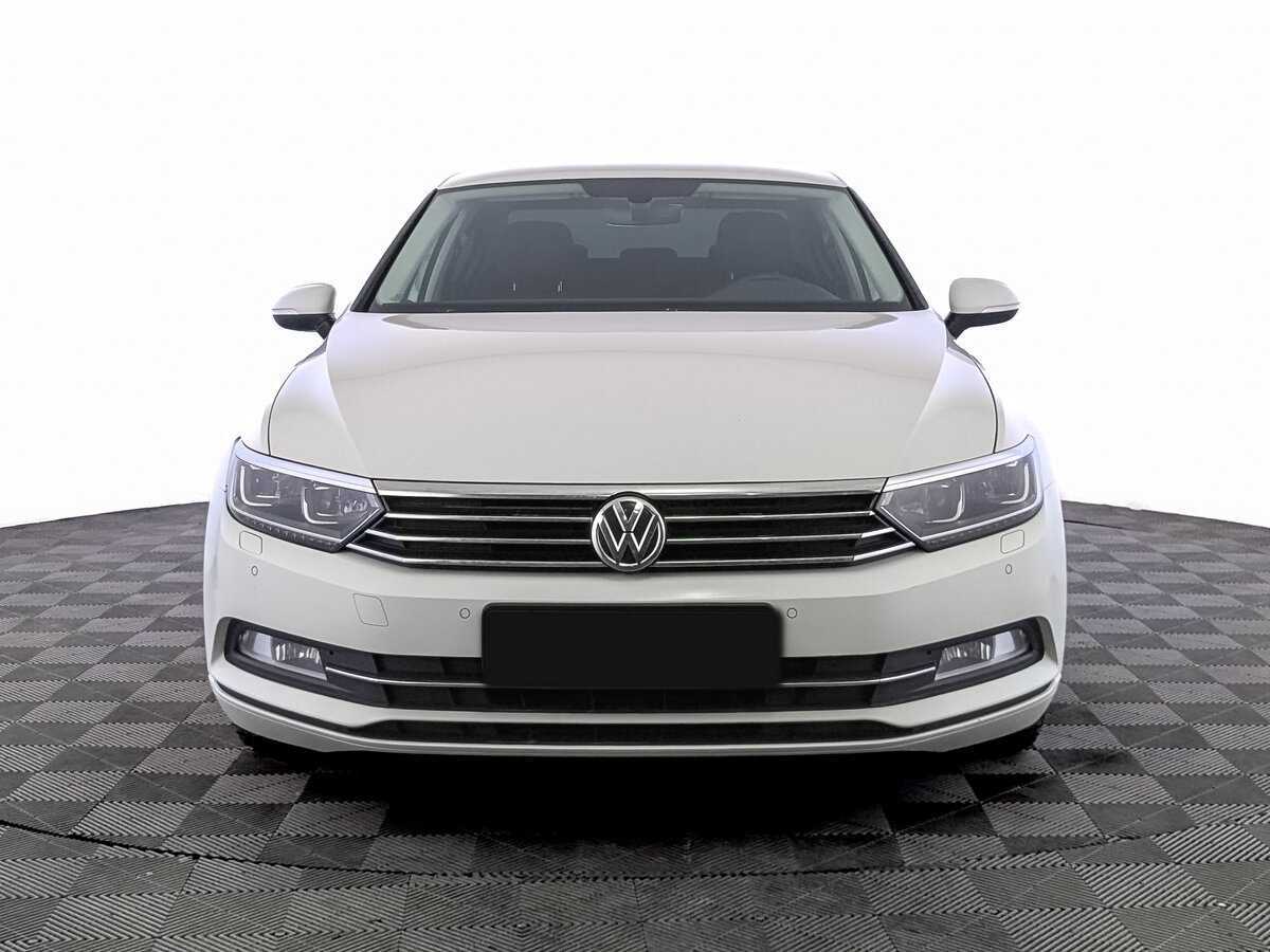 Volkswagen Passat, 2019 - фото №2