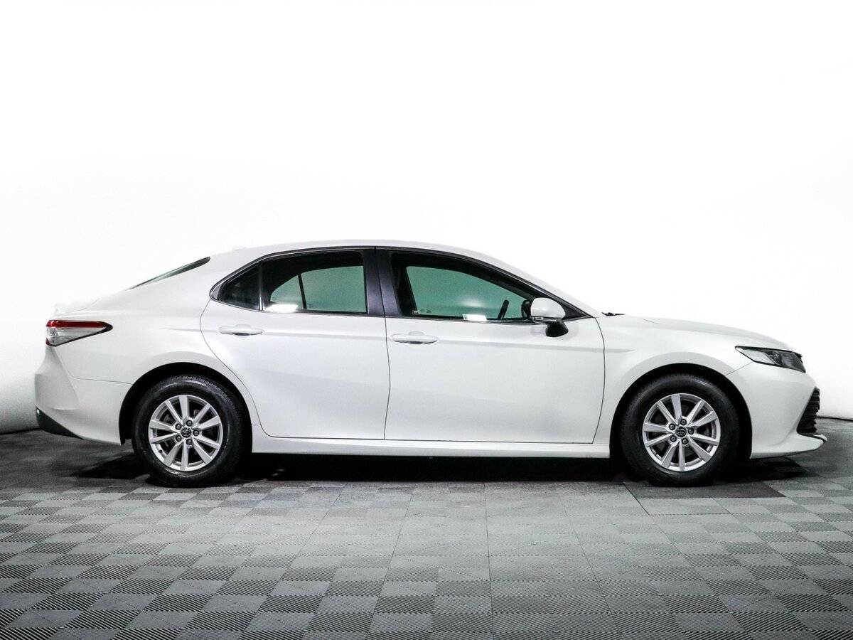 Toyota Camry, 2020 - фото №4